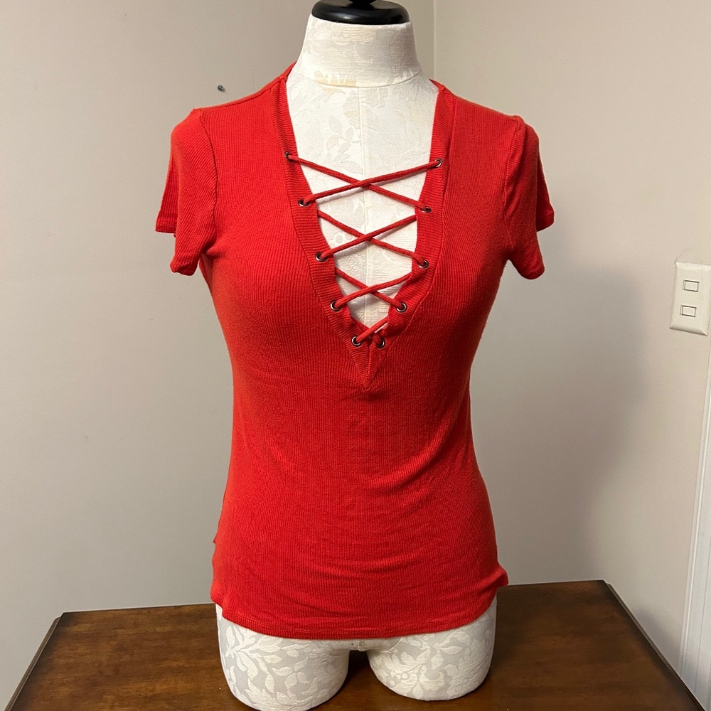 Jessica Simpson fitted red top, size L.